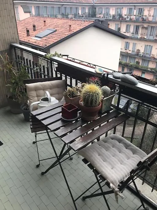 Duomo Walking DistanceModern Flat With Free Wifi Apartment Milan Italy