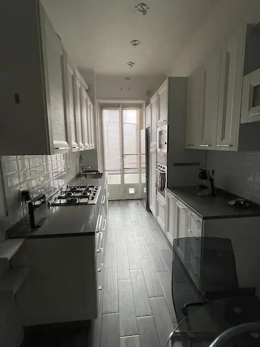 Duomo Walking DistanceModern Flat With Free Wifi Apartment Milan 0*,  Italy